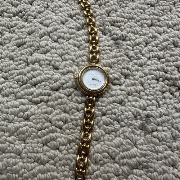 Gucci Gold Timepiece with White Face - Picture 3 of 4